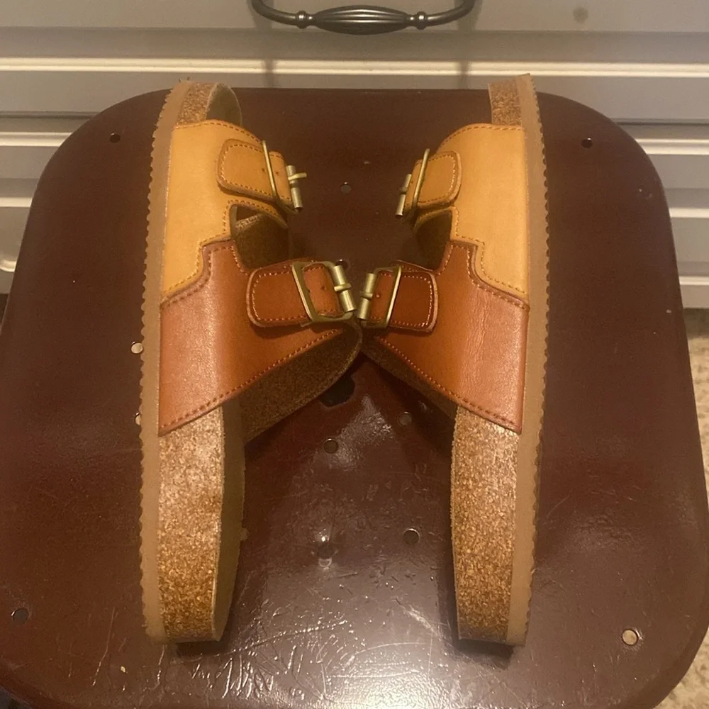EUC. Brown and Tan Sandals. Women’s Size 10 - Picture 7 of 13